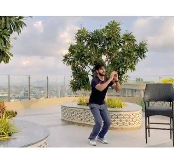 मुंबई में 4बीएचके अपार्टमेंट में दोनों साथ हैं, लेकिन विवेक के लिए वर्क फ्रॉम ही है. वह अपने घर से ही सारे प्रोजेक्ट्स पर काम कर रहे हैं.