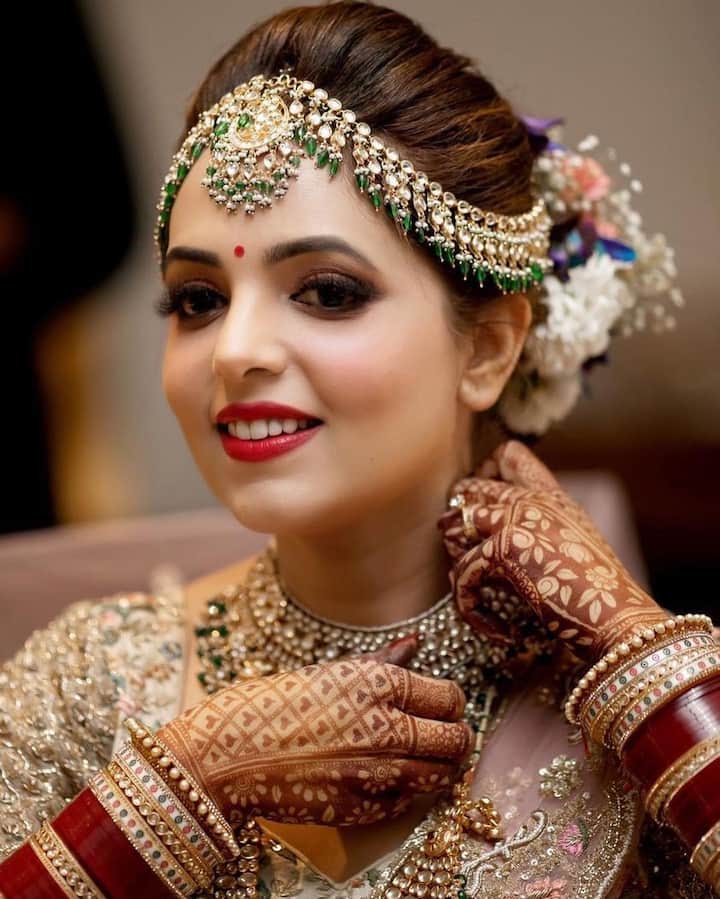 During their engagement, Sanket and Sugandha colour co-ordinated their outfits as they both wore shades of yellow. While Sugandha wore a yellow and punk lehenga, Sanket opted for a white and yellow sherwani. (Image courtesy - @sugandhamishra23/Instagram)