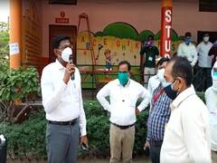 Gorakhpur: काउंटिंग सेंटर पहुंचे डीएम,कहा- मास्क पहनिए-सामाजिक दूरी बनाइए, ऐसा न हो कि चुनाव जीत जाएं और कोरोना से हार जाएं