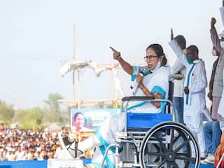 ஒற்றைக் காலால் உதைத்துதள்ளிய மமதா: அதிரும் சோஷியல் மீடியா!