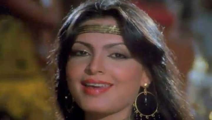 Parveen Babi- एक नहीं दो नहीं बल्कि बल्कि तीन-तीन लोगों के साथ परवीन बाबी का नाम जुड़ा. लेकिन हर बार प्यार में उन्हें नाकामयाबी ही मिली. आखिरकार वो भी कुंवारी ही रहीं और अकेले रहते हुए ही दुनिया को अलविदा कह गईं. (फोटो - सोशल मीडिया)