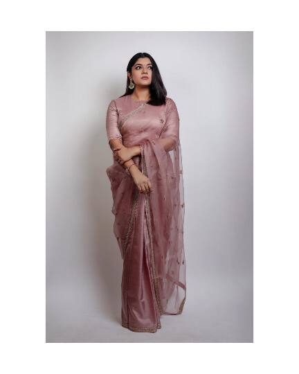 வெய்யோன் சில்லி, இப்போ நிலத்தில் இறங்கி அனத்துறா லந்தா பேசி என்ன ஒரண்ட இழுக்குறா..