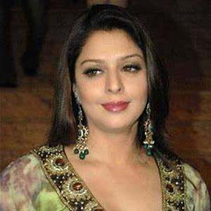 Nagma- सलमान खान के साथ अपने बॉलीवुड करियर की शुरुआत करने वालीं एक्ट्रेस नगमा आज तक कुंवारी हैं वो 46 साल की हो चुकी हैं लेकिन उन्हे जीवनसाथी की तलाश आज भी है. वहीं आपको ये भी बता दें कि नगमा का नाम सौरव गांगुली के साथ भी जुड़ चुका है. (फोटो - सोशल मीडिया)