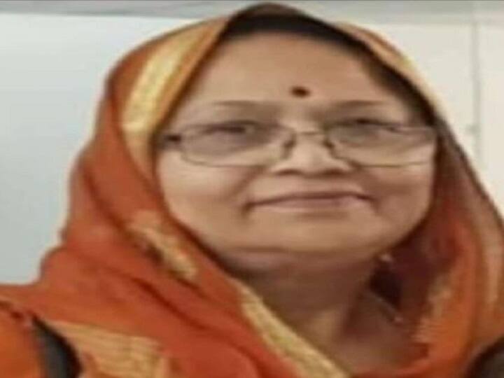 UP Panchayat Election Result: Female candidate Manju Singh, who has lost the battle of life, becomes pradhan, wins by bumper votes ANN UP Panchayat Election Result: जिंदगी की जंग हार चुकी महिला प्रत्याशी मंजू सिंह बनीं प्रधान, बंपर वोटों से दर्ज की जीत