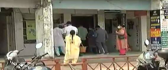 Corona के कहर के बीच जनता की एक ही मांग, वैक्सीन दो सरकार | Hunkaar