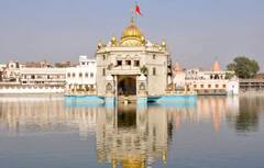 ਪੰਜਾਬ 'ਚ 6 ਵਜੇ ਧਾਰਮਿਕ ਸਥਾਨ ਬੰਦ ਕਰਨ ਦੇ ਆਦੇਸ਼, ਪਰ ਦੁਰਗਿਆਣਾ ਮੰਦਰ 'ਚ ਪਾਬੰਦੀਆਂ ਦੀ ਉਲੰਘਣਾ