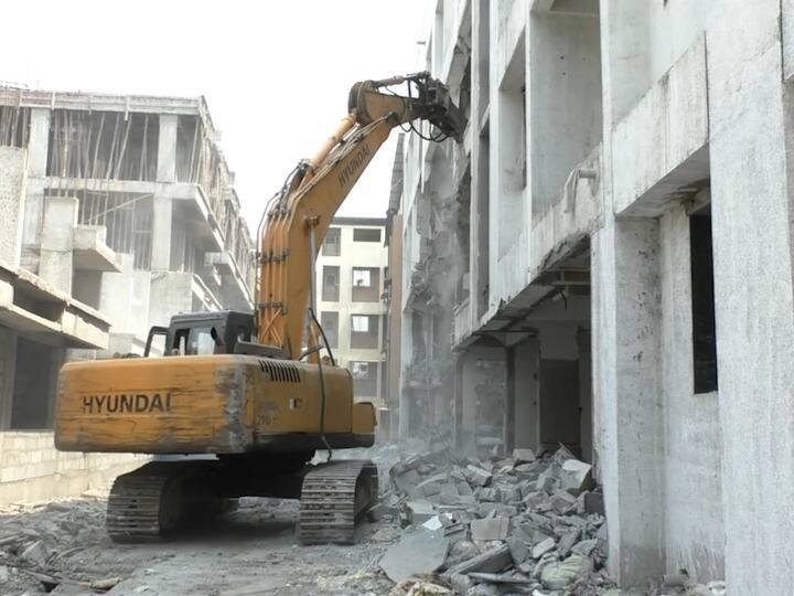MRRDA's action on unauthorized construction in Bhiwandi 170 family lost houses कोरोनाच्या संकटात 170 कुटुंबांवर बेघर होण्याची वेळ, भिवंडीत अनधिकृत बांधकामावर एमएमआरडीएचा हातोडा