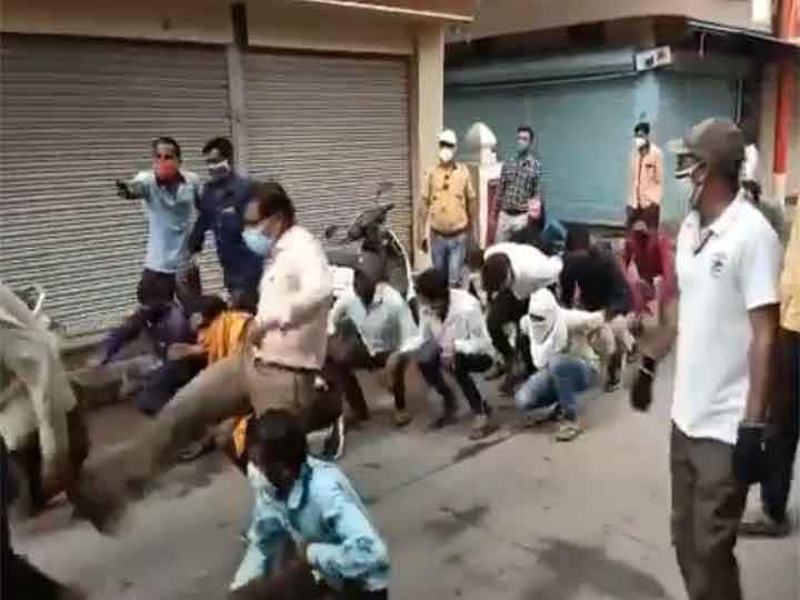 covid-19 Angry Tehsildar kicked a man who failed to walk frog trick video goes viral मेंढक चाल चलने में नाकाम शख्स को नाराज तहसीलदार ने मारी लात, वीडियो सोशल मीडिया पर वायरल