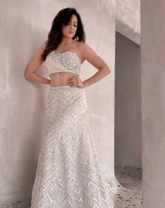 व्हाइट लहंगे में श्वेता तिवारी ने शेयर की ये बोल्ड तस्वीरें, फैन्स ने पूछा फिटनेस का राज