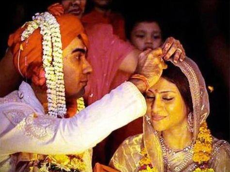 रणवीर शौरी और कोंकणा सेन शर्मा ने एक-दूसरे को लंबे वक्त तक डेट किया. सितंबर 2010 में दोनों ने शादी कर ली क्योंकि कोंकणा प्रेग्नेंट थीं.