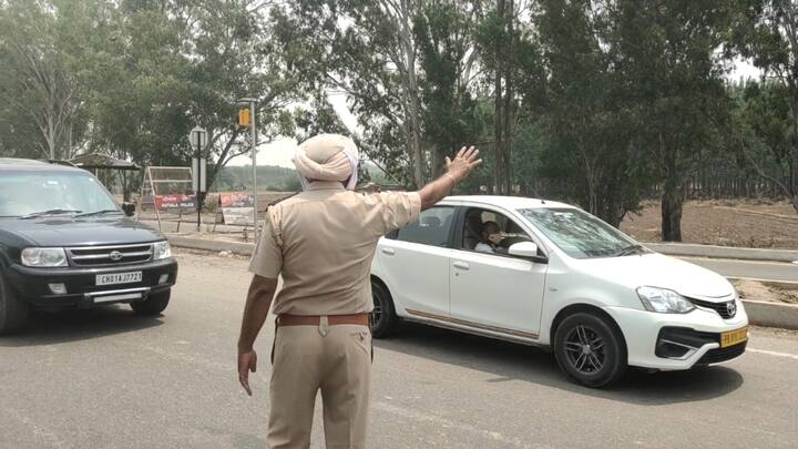 ਡੀਐਸਪੀ ਟਿਵਾਣਾ ਅਨੁਸਾਰ ਉਨ੍ਹਾਂ ਯਾਤਰੀਆਂ ਨੂੰ ਵਾਪਸ ਭੇਜਿਆ ਜਾ ਰਿਹਾ ਹੈ, ਜਿਨ੍ਹਾਂ ਕੋਲ ਕੋਵਿਡ ਦੀ ਨੈਗੇਟਿਵ ਰਿਪੋਰਟ ਨਹੀਂ ਹੈ ਜਾਂ ਜਿਨ੍ਹਾਂ ਨੇ ਵੈਕਸੀਨ ਨਹੀਂ ਲਵਾਈ।