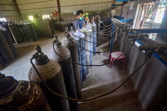 Lucknow: Blast at oxygen refiling plant, 2 diedd, 5 injured लखनऊ में बड़ा हादसा, रिफिलिंग के दौरान ऑक्सीजन सिलेंडर फटने से तीन की मौत, छह घायल