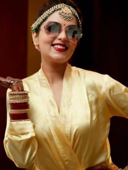 कॉमेडियन सुगंधा मिश्रा अपनी शादी को लेकर चर्चा में हैं. हाल ही में सुगंधा ने लॉन्गटाइम बॉयफ्रेंड संकेत भोसले से शादी की है. कोरोना के चलते ज्यादा लोगों को आमंत्रित नहीं किया गया.