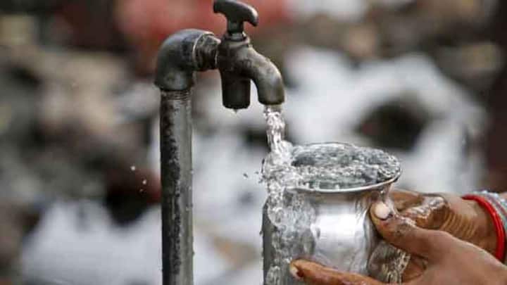 Water supply will be affected in many parts of Delhi on Tuesday morning and evening Jal Board issued helpline numbers दिल्ली के इन इलाकों में कल पानी की सप्लाई रहेगी प्रभावित, जल बोर्ड ने हेल्पलाइन नंबर किए जारी