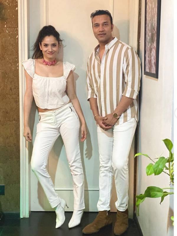 अंकिता ने इन तस्वीरों को शेयर करते शायराना अंदाज में कुछ लाइनें भी लिखी हैं. उन्होंने लिखा,