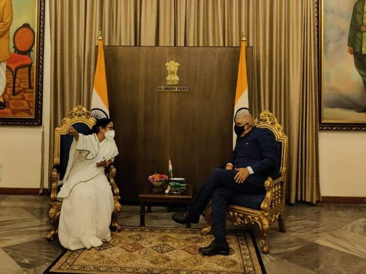 West Bengal CM Mamata Banerjee Meets Governor Jagdeep Dhankhar राज्यपाल जगदीप धनखड़ से मिलीं ममता बनर्जी, 5 मई को लेंगी मुख्यमंत्री पद की शपथ