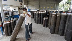 सिख समुदाय कोरोना मरीजों के लिए बना मसीहा, ऑक्सीजन सिलिंडर से लेकर खाना खिलाने का उठाया जिम्मा