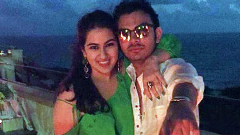 Sara Ali Khan ने किए थे अपनी लव लाइफ पर खुलासे, इस नेता के पोते को कर चुकी हैं डेट