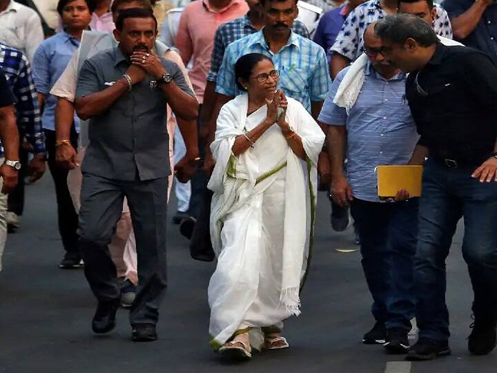 ஏகப்பட்ட வேலை இருக்கு - இன்றே ஆட்சியமைக்க உரிமை கோரும் மமதா TMC set to form govt in Bengal ஏகப்பட்ட வேலை இருக்கு - இன்றே ஆட்சியமைக்க உரிமை கோரும் மமதா