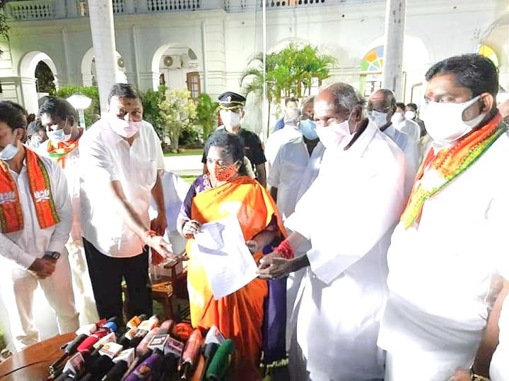 AINRC leader Rangaswamy claims to from government in Puducherry after meeting with Lt Governor पुडुचेरी: AINRC के नेता रंगासामी ने सरकार बनाने का दावा किया पेश, उप-राज्यपाल को सौंपा समर्थन पत्र
