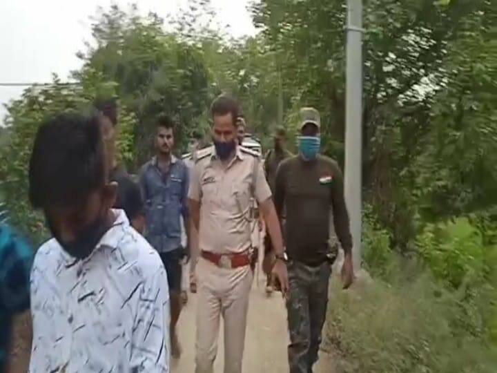 Bihar: Bomb blast in Hajipur, stirred up after animal injured, police recovered many live bombs ann बिहार: हाजीपुर में बम ब्लास्ट, जानवर के घायल होने के बाद मचा हड़कंप, पुलिस ने कई जिंदा बम किए बरामद 