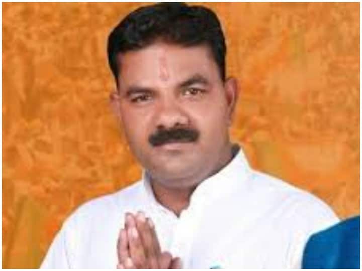 BJP MLA Sanjeev Diwakar house vandalized in Etah एटा में बीजेपी विधायक संजीव दिवाकर के घर पर हुई तोड़फोड़, 50 लोगों के खिलाफ मामला दर्ज