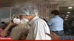 Covid Vaccination: বিধাননগর হাসপাতালে হঠাৎ বন্ধ টিকাকরণ, চূড়ান্ত হয়রানির শিকার প্রবীণরা