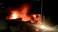 #Fire मुलुंड पश्चिम येथील आशा नगर परिसरात अग्नितांडव, नंदनवन इंडस्ट्रियल इस्टेटमधील दुकानाला भीषण आग