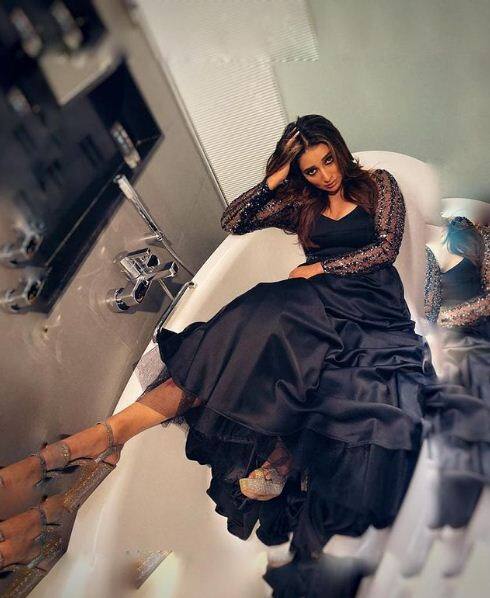 एक्ट्रेस सायंती बैनर्जी भी एक ऐसा चेहरा हैं. उन्हें किसी भी पहचान की जरूरत नहीं है क्योंकि वह कई हिट बांग्ला फिल्मों में काम कर चुकी हैं. इस बार उन्होंने तृणमूल कांग्रेस के टिकट पर चुनाव लड़ा था.