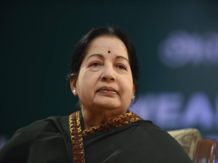 TN Election Result 2021: AIADMK 16 16 female candidates fielded Only 3 Won TN Election Result 2021: அதிமுகவில் களமிறங்கிய 16 பெண் வேட்பாளர்கள்; 3 பேர் மட்டுமே வெற்றி