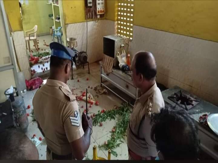 DMK members attackek amma unavagam in chennai video goes on viral அம்மா உணவகத்தை அடித்து நொறுக்கிய திமுகவினர் ; வைரலாகும் வீடியோ