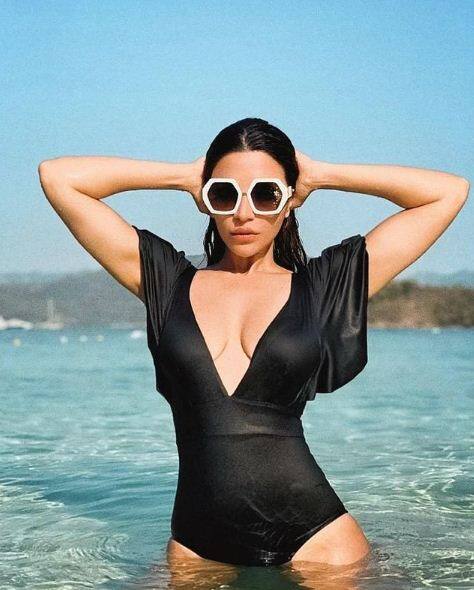 दरअसल शमा सिकंदर को असली पहचान साल 2003 में प्रसारित हुए टीवी सीरियल 'ये मेरी लाइफ है' से पहचान मिली थी. इसमें शमा सूट-सलवार में एकदम टीवी की बहू के लुक में नजर आई थीं.