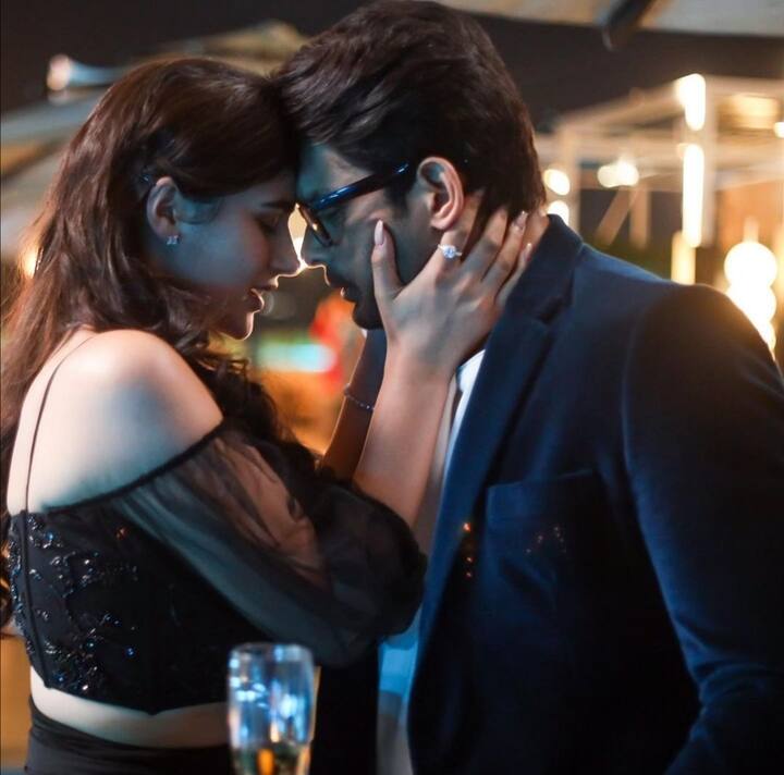 While Sidharth will play the role of Agastya, Sonia will be seen as Rumi. Their sizzling chemistry is evident in the photos, which are going viral on the internet.