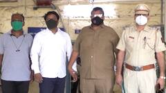 Fake TC : कल्याण रेल्वेस्थानकावरून बोगस टीसीला अटक, आर्थिक चणचणीमुळे विमा एजंट बनला बोगस टीसी