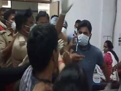 मां की जान बचाने के लिए ऑक्सीजन की भीख मांगता रहा बेटा, बदले में मिली पिटाई