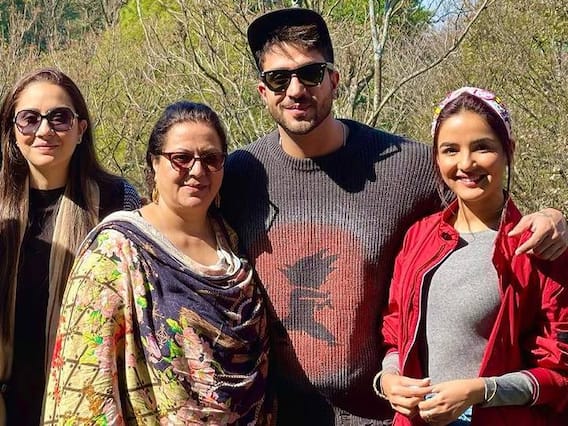 अली गोनी का परिवार पिछले 9 दिनों से संक्रमित, परिवार की सलामती के लिए मांग रहे हैं दुआ अली गोनी का परिवार पिछले 9 दिनों से संक्रमित, परिवार की सलामती के लिए मांग रहे हैं दुआ