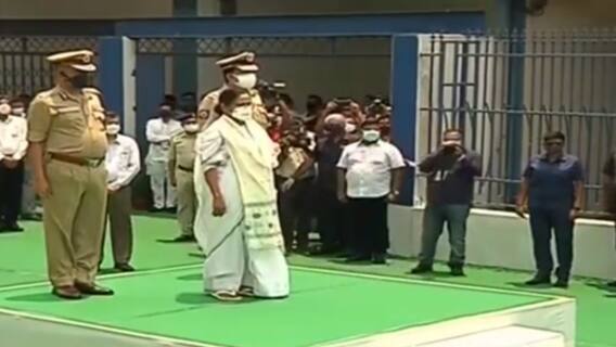 Mamata Banerjee Oath Ceremony: রাজ্য পুলিশের তরফে নবান্নে গার্ড অফ অনার মুখ্যমন্ত্রীকে