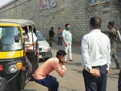 Bihar Lockdown: कैमूर में बेवजह सड़कों पर निकले लोग तो पुलिस ने संभाला मोर्चा, कराई उठक-बैठक