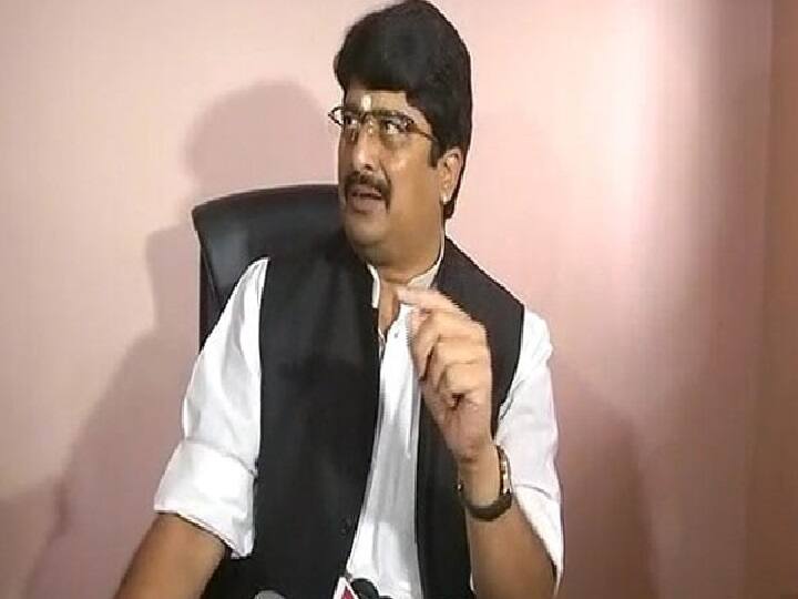 राजा भैया के गढ़ में सपा को बढ़त, जानें- जिला पंचायत अध्यक्ष की कुर्सी के लिए सियासी समीकरण UP Panchayat Chunav 2021 Manipulative politics started in Pratapgarh ann राजा भैया के गढ़ में सपा को बढ़त, जानें- जिला पंचायत अध्यक्ष की कुर्सी के लिए सियासी समीकरण