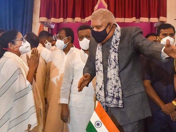 शपथ ग्रहण समारोह में ममता और राज्यपाल में ठनी, पढ़ें- किसने क्या कहा शपथ ग्रहण समारोह में ममता और राज्यपाल में ठनी, पढ़ें- किसने क्या कहा