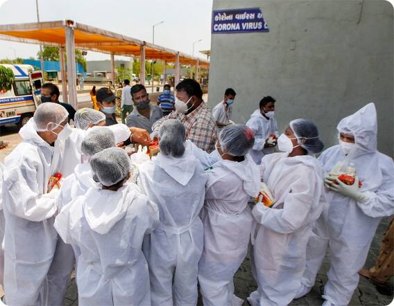 दक्षिण के 2 राज्यों में कोरोना की डरावनी रफ्तार, कर्नाटक में रिकॉर्ड 50 हजार तो केरल में कोविड-19 के मामले 42 हजार दक्षिण के 2 राज्यों में कोरोना की डरावनी रफ्तार, कर्नाटक में रिकॉर्ड 50 हजार तो केरल में कोविड-19 के मामले 42 हजार
