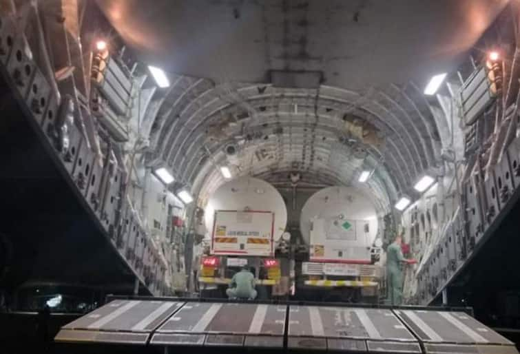 Four tankers sent to Odisha by air force to restore oxygen supply to Nagpur Nagpur Oxygen Crisis | नागपूरचा ऑक्सिजन पुरवठा सुरळीत होण्यासाठी हवाई दलाची मदत, चार टँकर्स विमानाने ओदिशाला रवाना