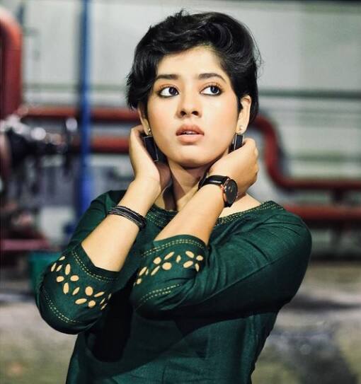 করোনার শুরুর দিতে কিছুটা দুর্বল ছিলেন দিতিপ্রিয়া। তবে এখন ধীরে ধীরে সুস্থ হচ্ছেন তিনি। কিছুটা কেটেছে দুর্বলতা। ভালো আছেন দিতিপ্রিয়ার বাবা-মাও। (ছবি সৌজন্যে: দিতিপ্রিয়ার ইনস্টাগ্রাম)