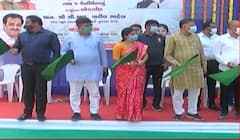 નેતાઓને આજે પણ કેમ ચસકો છે ફોટા પડાવવાનો ? વેન્ટિલેટરની રાહ જોતો દર્દી મહત્વનો કે કાર્યક્રમ મહત્વનો ?