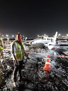 Nagpur Aircraft Crisis : মাঝ আকাশে খুলে গেল এয়ার অ্যাম্বুলেন্সের চাকা, পাইলটের বুদ্ধিতে বাঁচল প্রাণ, দেখে নিন কীভাবে