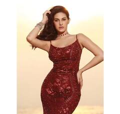 कधी देशी तर कधी हॉट.. अमायरा दस्तूरच्या फोटोंनी सोशल मीडियावर वातावरण तापलं