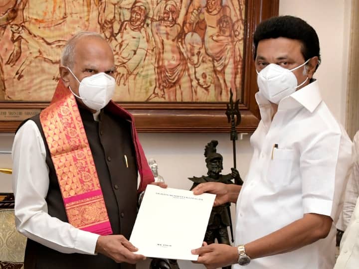 MK Stalin Ministers List: कल तमिलनाडु के सीएम पद की शपथ लेंगे स्टालिन, मंत्रियों का नाम तय, जानें- किसे मिला कौनसा विभाग MK Stalin Ministers List DMK Stalin Government Cabinet Ministers Name Full List Announced MK Stalin Ministers List: कल तमिलनाडु के सीएम पद की शपथ लेंगे स्टालिन, मंत्रियों का नाम तय, जानें- किसे मिला कौनसा विभाग