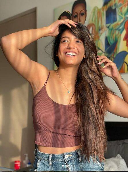 साल 2017 में उन्होंने बॉयफ्रेंड और को-स्टार वत्सल सेठ से शादी कर ली थी और अब वह अपनी पर्सनल लाइफ पर पूरा ध्यान दे रही हैं.