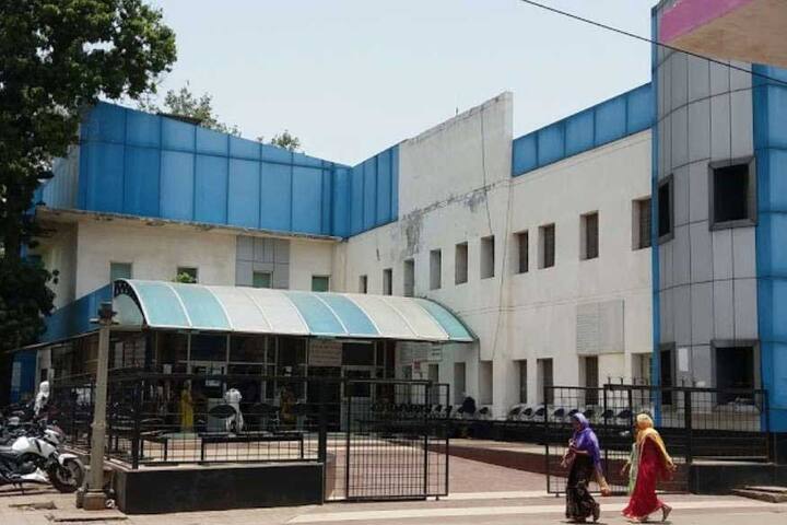 Kanpur Hallet Hospital updated 42 corona patients death on portal कानपुर: हैलट अस्पताल ने कबूली कोरोना से 42 और मरीजों की मौत, पोर्टल पर अपलोड की जानकारी
