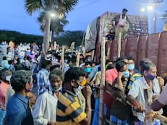 மரக்காணத்தில் திடீரென குவிந்த மதுப்பிரியர்கள்; திக்கு முக்காடிய டாஸ்மாக் கடையின் கலர்‛புல்’ போட்டோஸ்